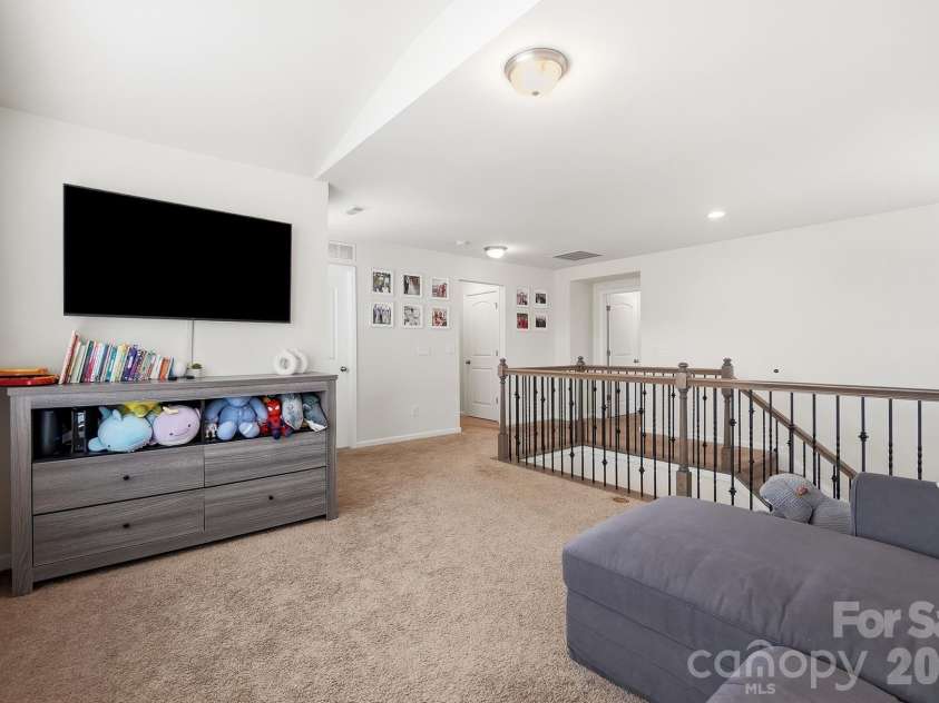 19020 Hawk Haven Lane, Charlotte, NC 28278.  MLS# CAR4434892, YatesRealty ID 56929. 