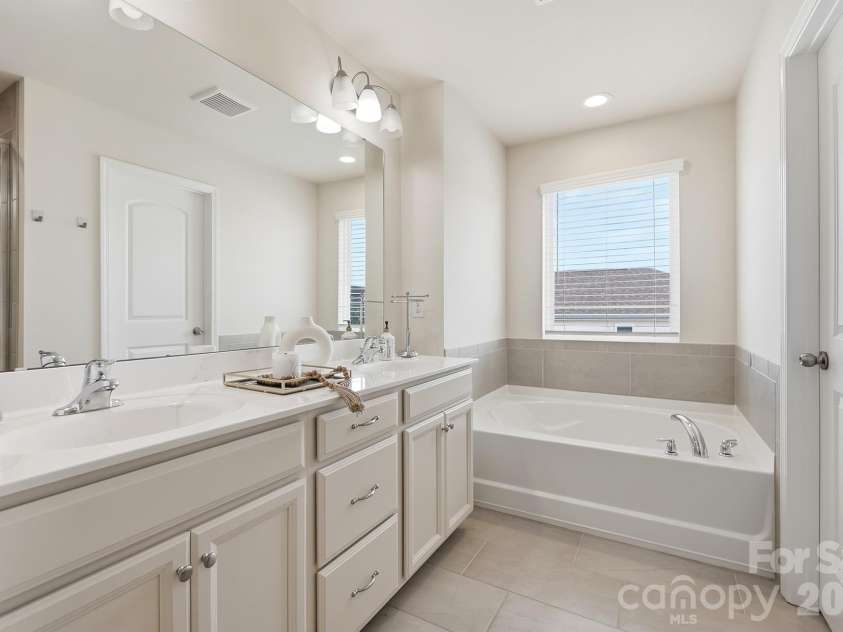 19020 Hawk Haven Lane, Charlotte, NC 28278.  MLS# CAR4434892, YatesRealty ID 56929. 