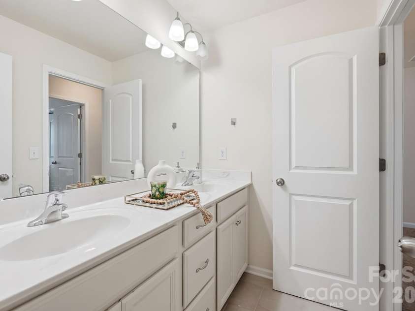 19020 Hawk Haven Lane, Charlotte, NC 28278.  MLS# CAR4434892, YatesRealty ID 56929. 