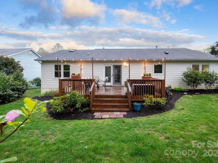 65 Forest Lake Drive, Asheville, NC 28803.  MLS# CAR4245225, YatesRealty ID 5693. 