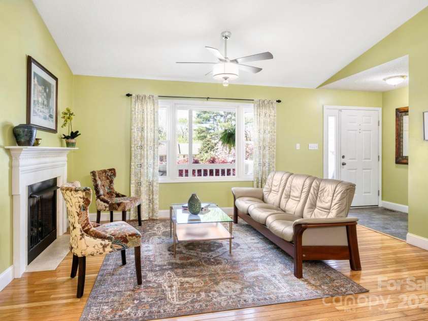 65 Forest Lake Drive, Asheville, NC 28803.  MLS# CAR4245225, YatesRealty ID 5693. Cozy Entry Living Area