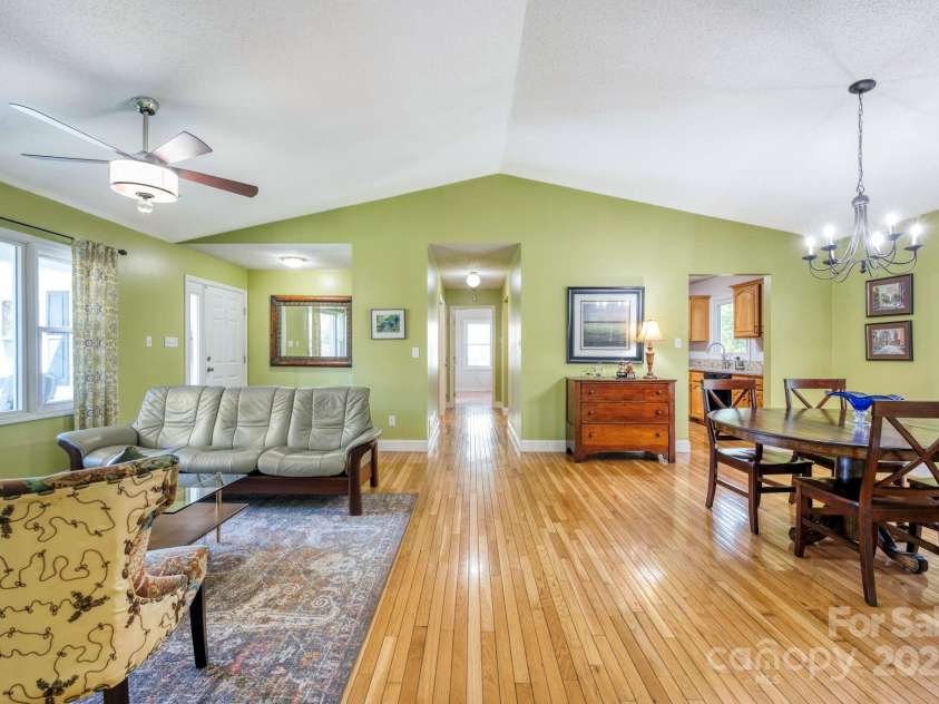 65 Forest Lake Drive, Asheville, NC 28803.  MLS# CAR4245225, YatesRealty ID 5693. Open Concept Living/Dining