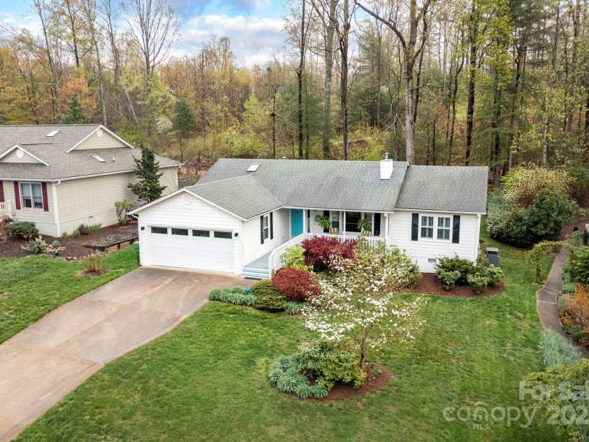 65 Forest Lake Drive, Asheville, NC 28803.  MLS# CAR4245225, YatesRealty ID 5693. Welcome to 65 Forest Lake