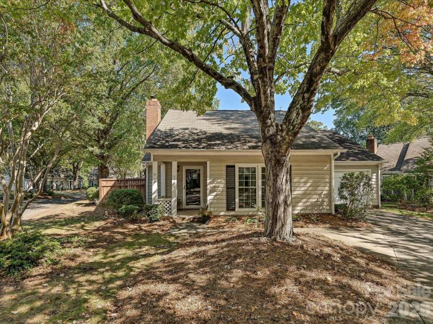 3105 Stone Orchard Place, Charlotte, NC 28209.  MLS# CAR4434729, YatesRealty ID 56932. 