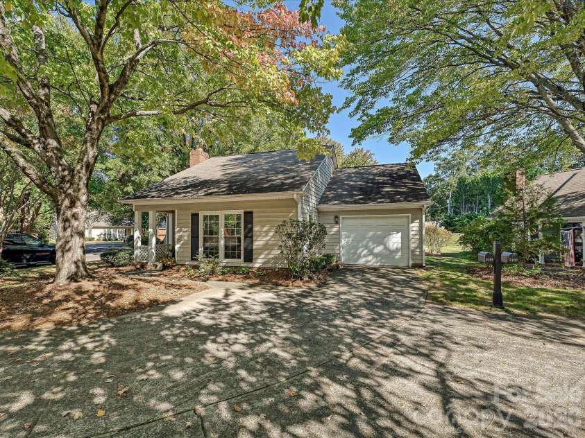 3105 Stone Orchard Place, Charlotte, NC 28209.  MLS# CAR4434729, YatesRealty ID 56932. 