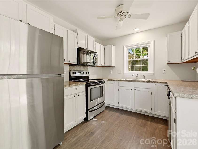 3105 Stone Orchard Place, Charlotte, NC 28209.  MLS# CAR4434729, YatesRealty ID 56932. 