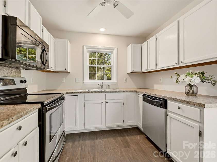 3105 Stone Orchard Place, Charlotte, NC 28209.  MLS# CAR4434729, YatesRealty ID 56932. 