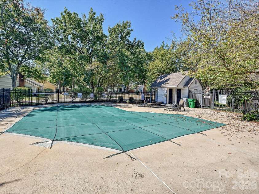 3105 Stone Orchard Place, Charlotte, NC 28209.  MLS# CAR4434729, YatesRealty ID 56932. Community pool