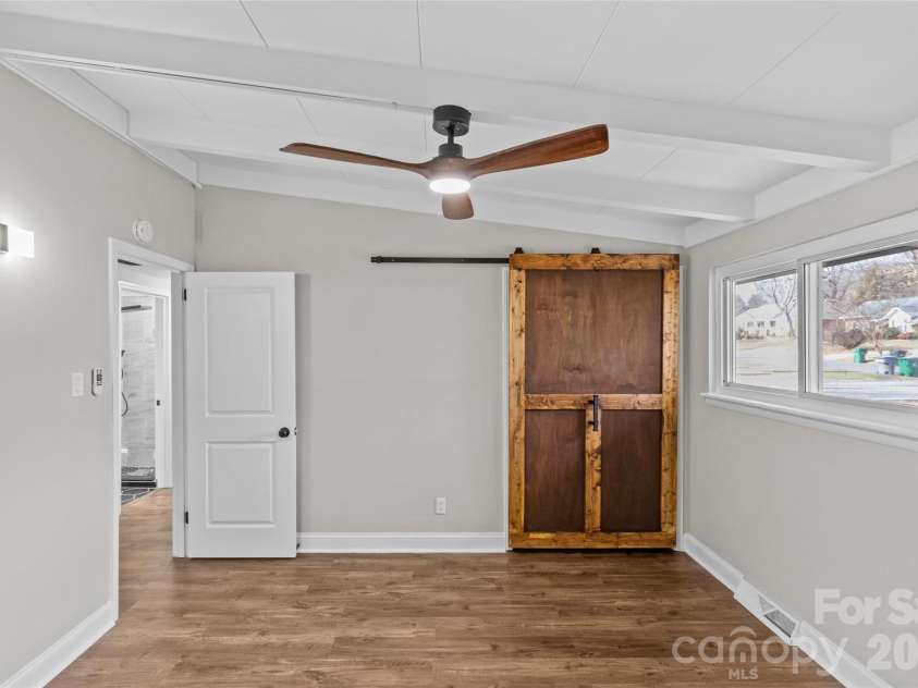 5426 Milford Road, Charlotte, NC 28210.  MLS# CAR4434774, YatesRealty ID 56933. 