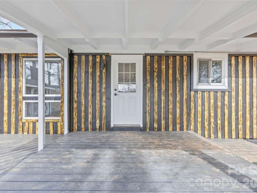 5426 Milford Road, Charlotte, NC 28210.  MLS# CAR4434774, YatesRealty ID 56933. 