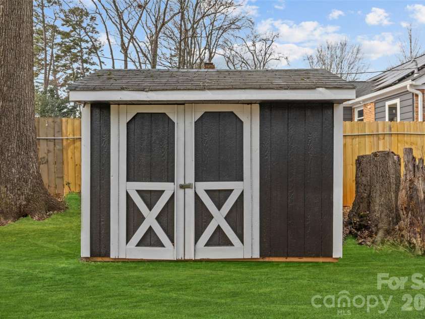 5426 Milford Road, Charlotte, NC 28210.  MLS# CAR4434774, YatesRealty ID 56933. 
