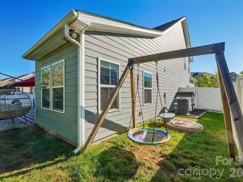 9840 Andres Duany Drive, Huntersville, NC 28078.  MLS# CAR4434486, YatesRealty ID 56934. 