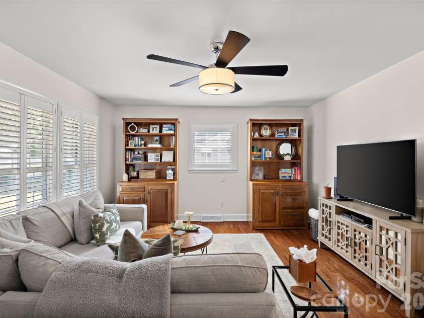 5908 Brookhaven Road, Charlotte, NC 28210.  MLS# CAR4434517, YatesRealty ID 56935. 