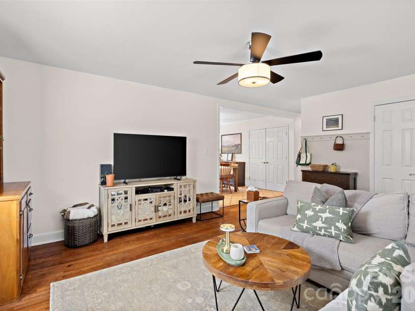 5908 Brookhaven Road, Charlotte, NC 28210.  MLS# CAR4434517, YatesRealty ID 56935. 