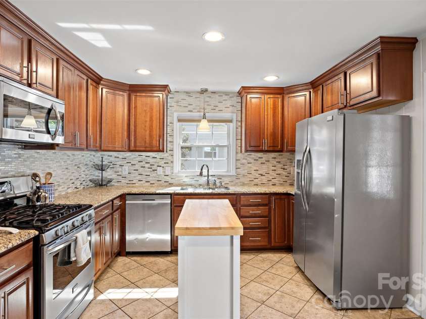 5908 Brookhaven Road, Charlotte, NC 28210.  MLS# CAR4434517, YatesRealty ID 56935. 