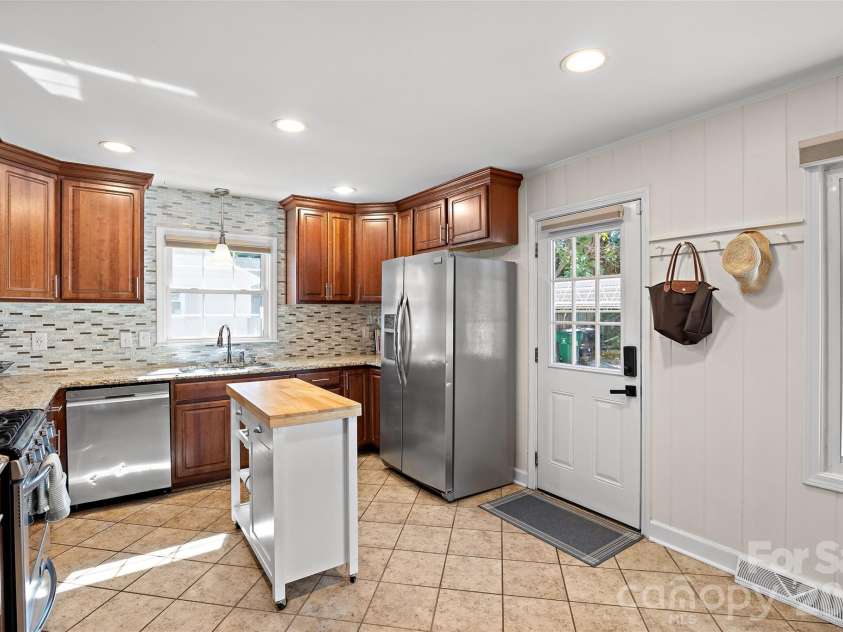 5908 Brookhaven Road, Charlotte, NC 28210.  MLS# CAR4434517, YatesRealty ID 56935. 