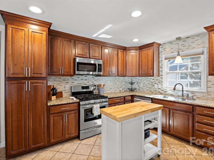 5908 Brookhaven Road, Charlotte, NC 28210.  MLS# CAR4434517, YatesRealty ID 56935. 