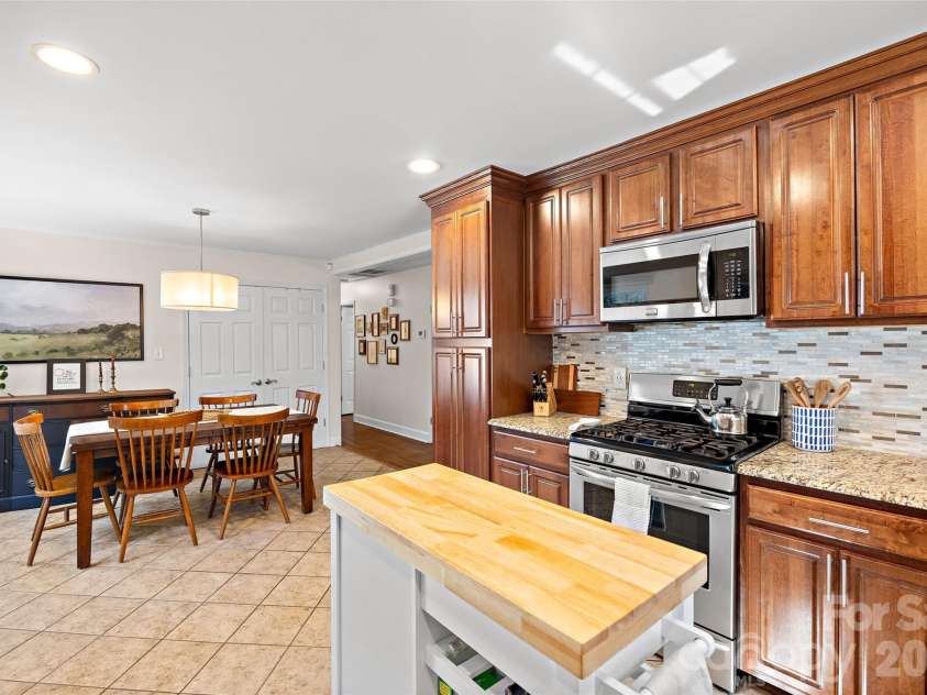 5908 Brookhaven Road, Charlotte, NC 28210.  MLS# CAR4434517, YatesRealty ID 56935. 