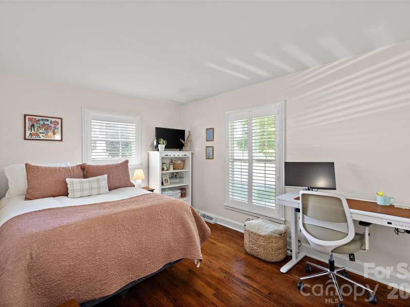 5908 Brookhaven Road, Charlotte, NC 28210.  MLS# CAR4434517, YatesRealty ID 56935. 