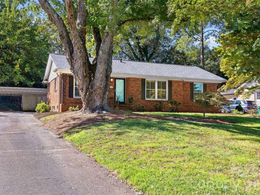 5908 Brookhaven Road, Charlotte, NC 28210.  MLS# CAR4434517, YatesRealty ID 56935. 