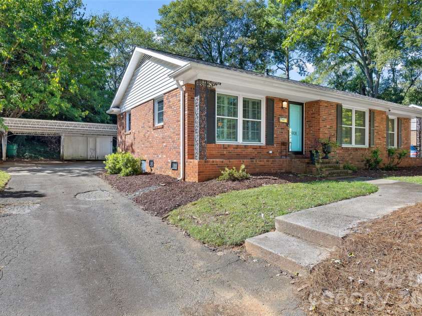 5908 Brookhaven Road, Charlotte, NC 28210.  MLS# CAR4434517, YatesRealty ID 56935. 