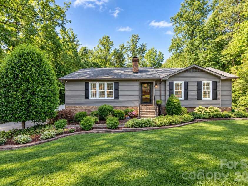 1118 Ford Drive, Lowell, NC 28098.  MLS# CAR4434513, YatesRealty ID 56936. 