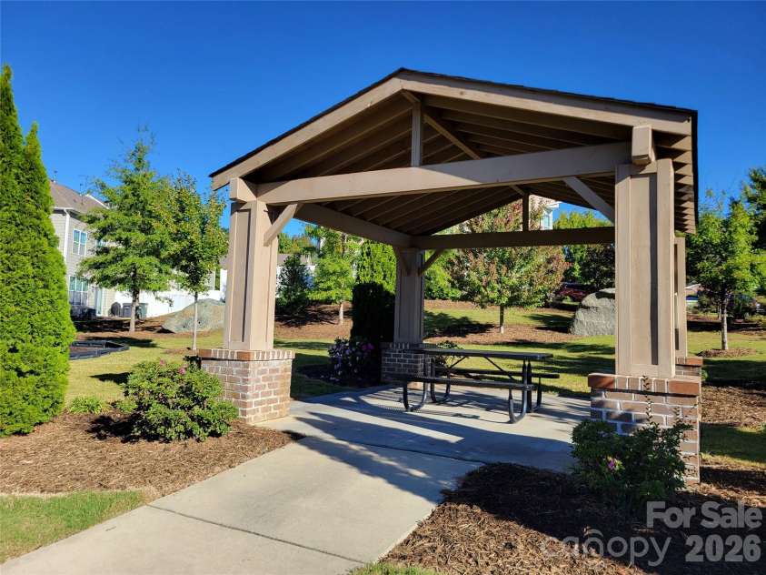 6556 Harris River Way, Charlotte, NC 28269.  MLS# CAR4434472, YatesRealty ID 56939. Picnic area