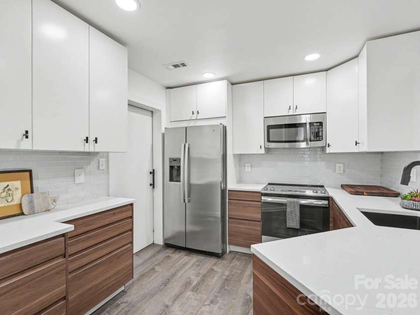 6000 Gray Gate Lane, Charlotte, NC 28210.  MLS# CAR4434446, YatesRealty ID 56940. 
