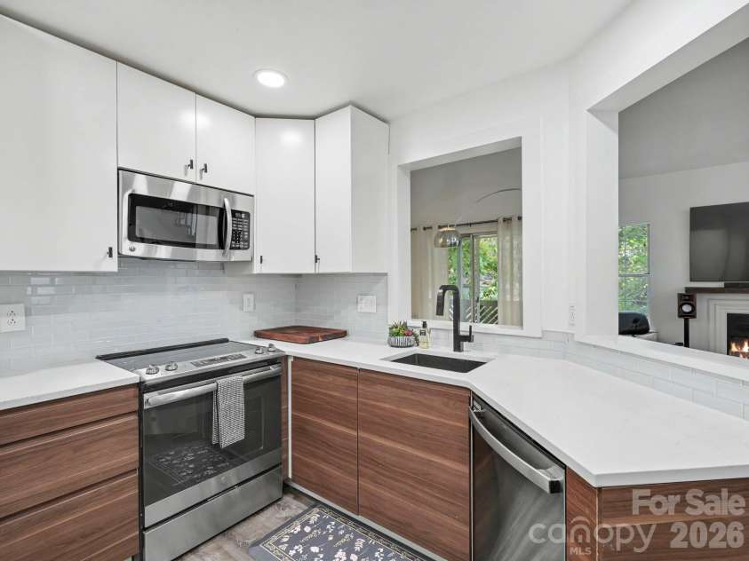 6000 Gray Gate Lane, Charlotte, NC 28210.  MLS# CAR4434446, YatesRealty ID 56940. 