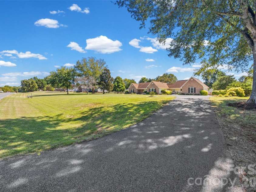 3117 Monte Drive, Monroe, NC 28110.  MLS# CAR4434474, YatesRealty ID 56942. Grand driveway