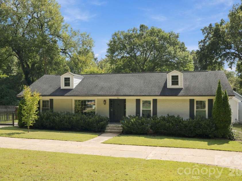 1901 Runnymede Lane, Charlotte, NC 28211.  MLS# CAR4434367, YatesRealty ID 56943. 