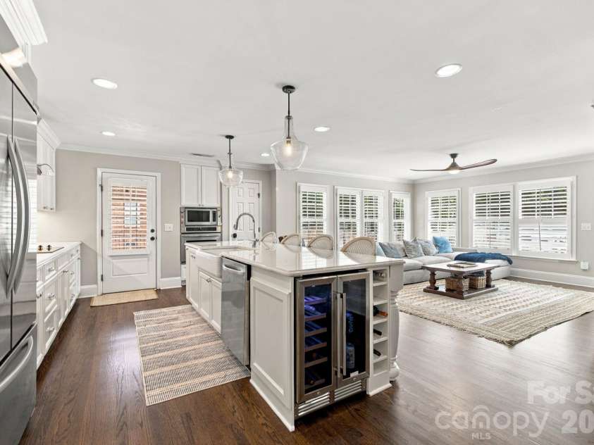 1901 Runnymede Lane, Charlotte, NC 28211.  MLS# CAR4434367, YatesRealty ID 56943. 