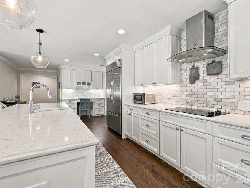 1901 Runnymede Lane, Charlotte, NC 28211.  MLS# CAR4434367, YatesRealty ID 56943. 