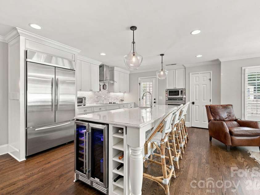 1901 Runnymede Lane, Charlotte, NC 28211.  MLS# CAR4434367, YatesRealty ID 56943. 