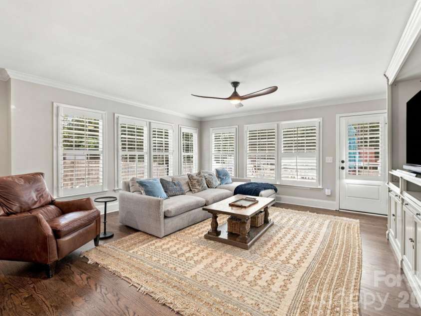 1901 Runnymede Lane, Charlotte, NC 28211.  MLS# CAR4434367, YatesRealty ID 56943. 