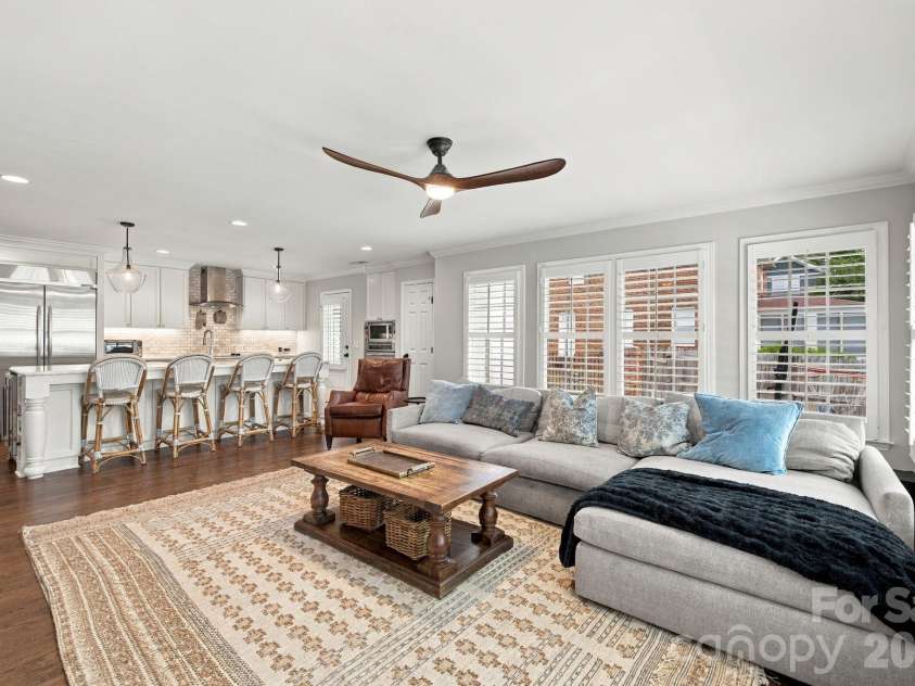 1901 Runnymede Lane, Charlotte, NC 28211.  MLS# CAR4434367, YatesRealty ID 56943. 