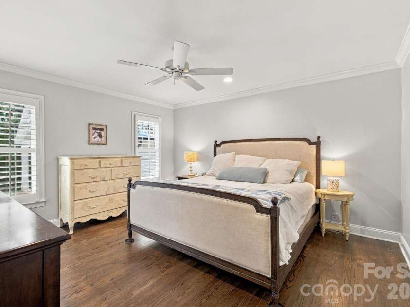1901 Runnymede Lane, Charlotte, NC 28211.  MLS# CAR4434367, YatesRealty ID 56943. 