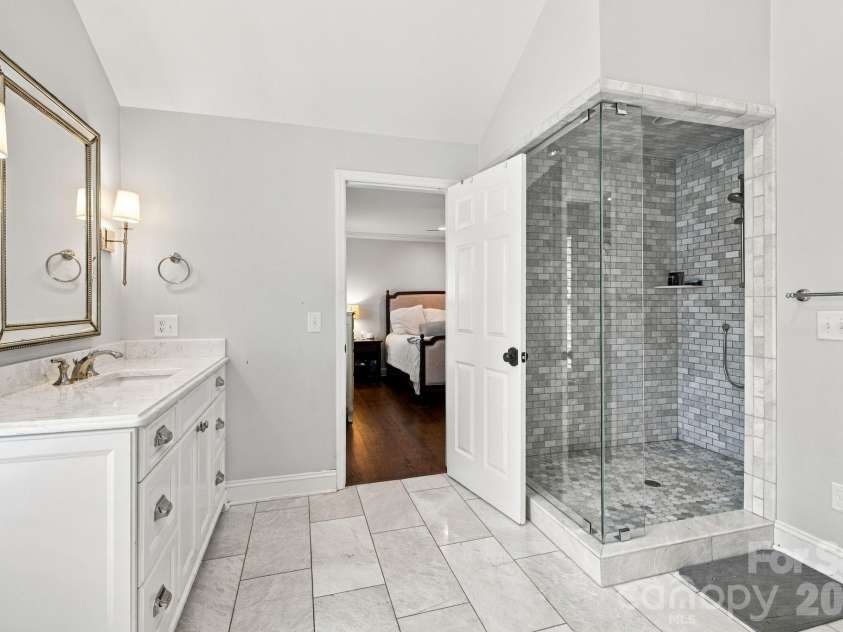 1901 Runnymede Lane, Charlotte, NC 28211.  MLS# CAR4434367, YatesRealty ID 56943. 