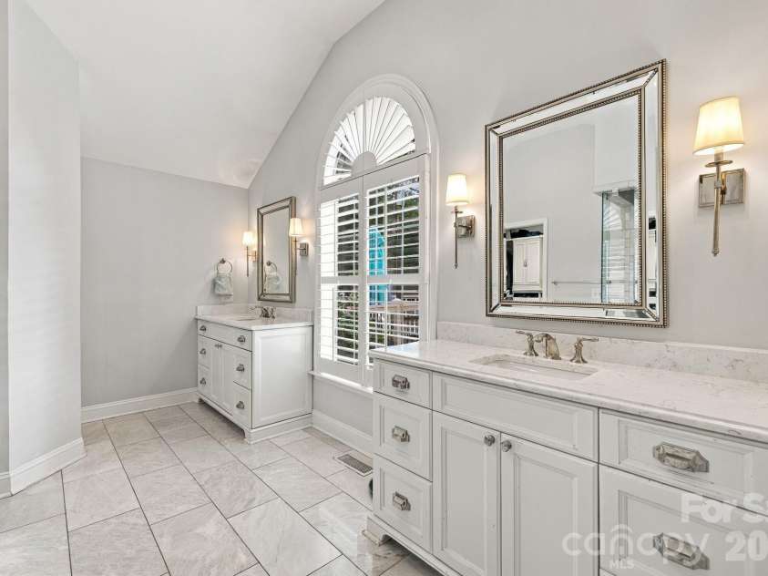 1901 Runnymede Lane, Charlotte, NC 28211.  MLS# CAR4434367, YatesRealty ID 56943. 