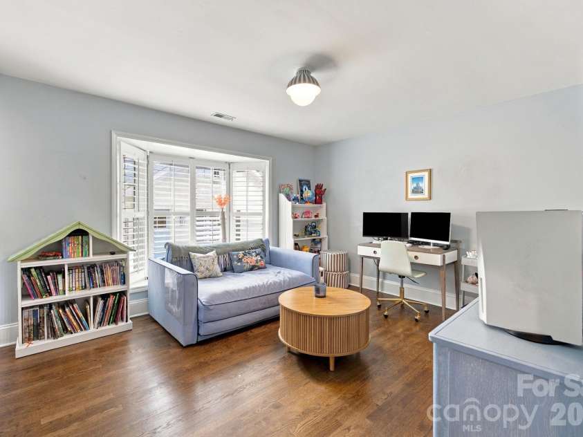 1901 Runnymede Lane, Charlotte, NC 28211.  MLS# CAR4434367, YatesRealty ID 56943. 