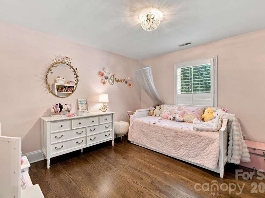 1901 Runnymede Lane, Charlotte, NC 28211.  MLS# CAR4434367, YatesRealty ID 56943. 