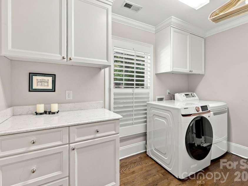 1901 Runnymede Lane, Charlotte, NC 28211.  MLS# CAR4434367, YatesRealty ID 56943. 