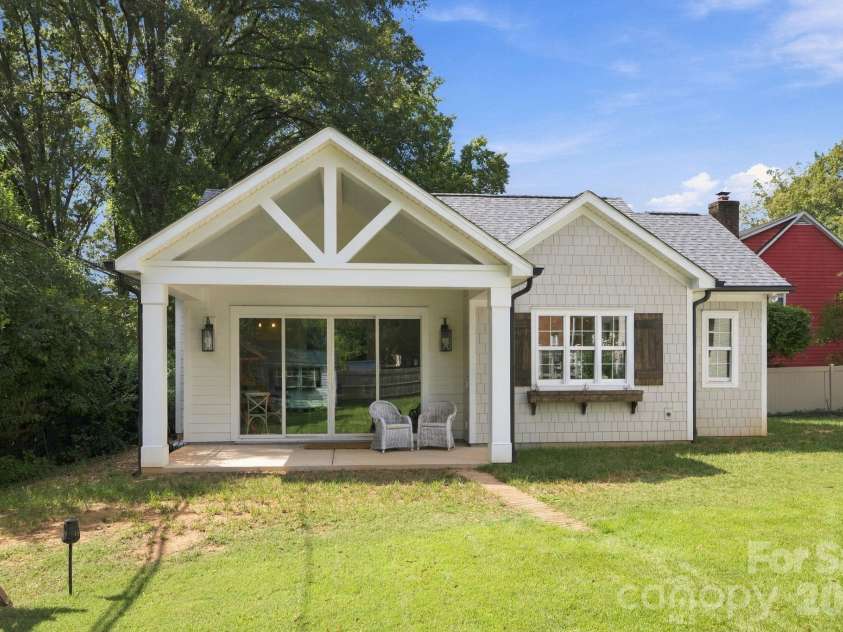 1901 Runnymede Lane, Charlotte, NC 28211.  MLS# CAR4434367, YatesRealty ID 56943. 