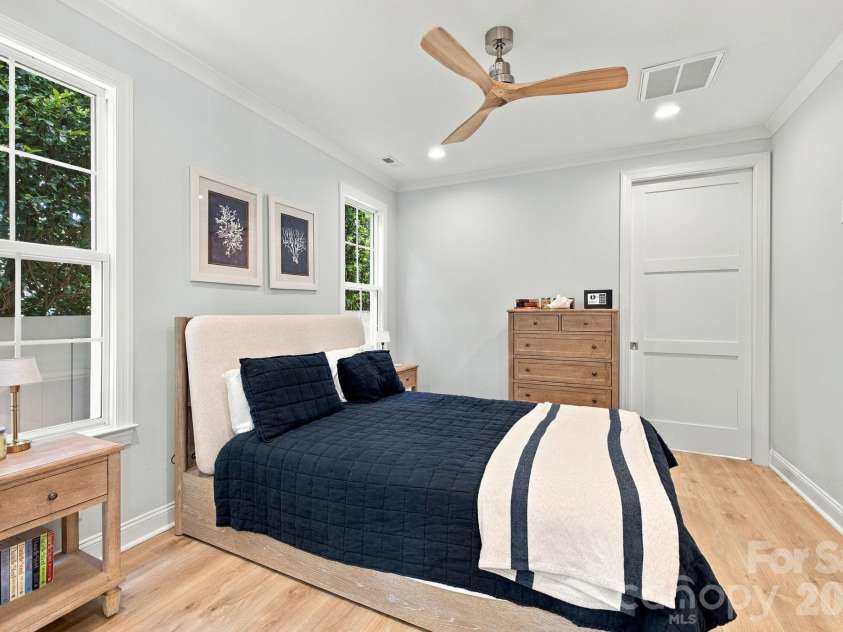 1901 Runnymede Lane, Charlotte, NC 28211.  MLS# CAR4434367, YatesRealty ID 56943. 