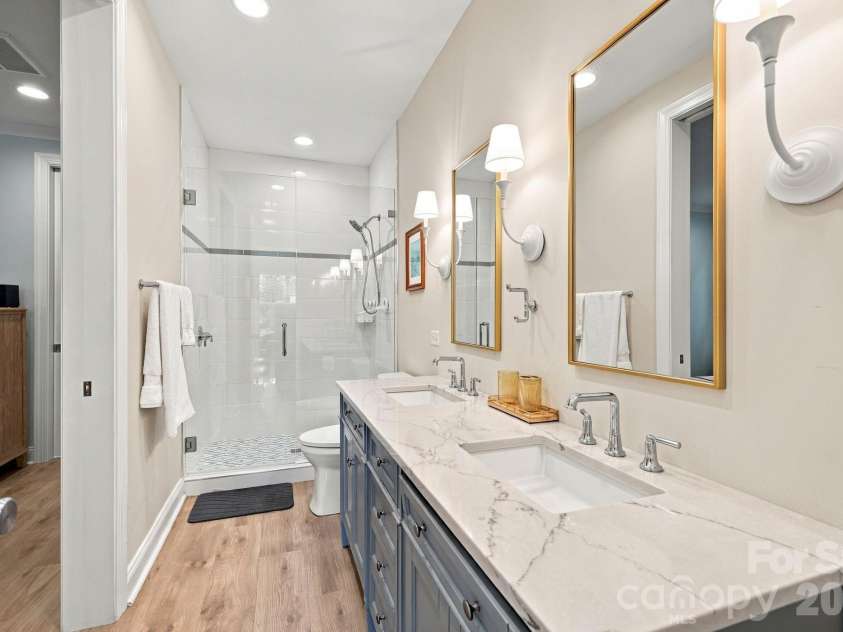 1901 Runnymede Lane, Charlotte, NC 28211.  MLS# CAR4434367, YatesRealty ID 56943. 