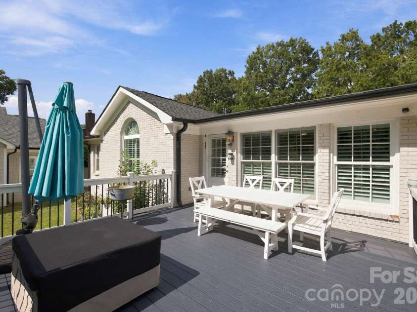 1901 Runnymede Lane, Charlotte, NC 28211.  MLS# CAR4434367, YatesRealty ID 56943. 