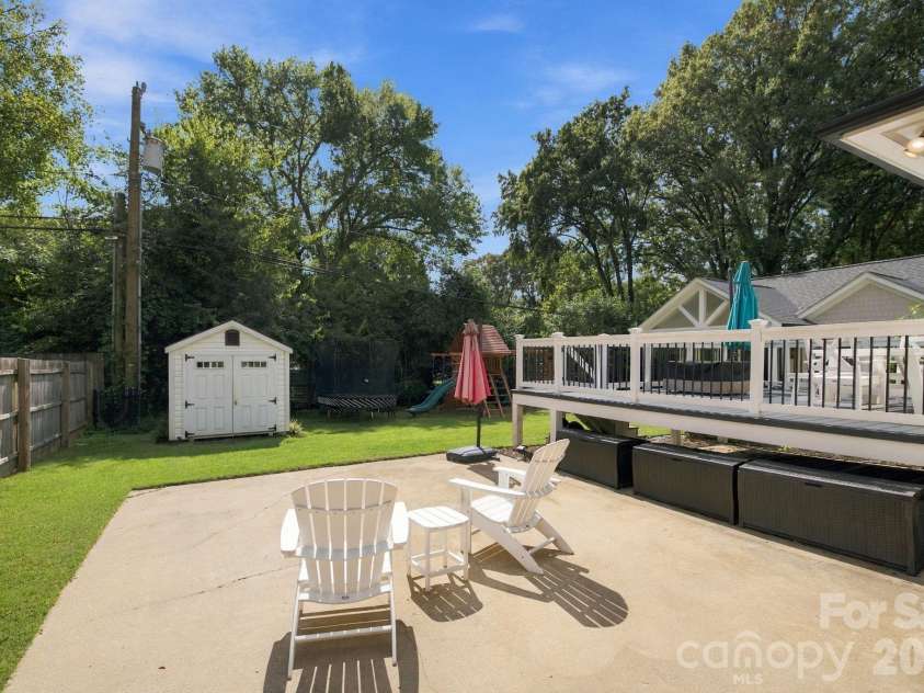 1901 Runnymede Lane, Charlotte, NC 28211.  MLS# CAR4434367, YatesRealty ID 56943. 