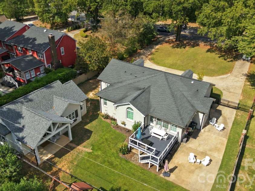 1901 Runnymede Lane, Charlotte, NC 28211.  MLS# CAR4434367, YatesRealty ID 56943. 