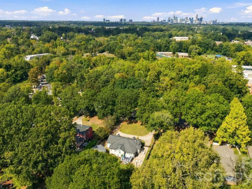 1901 Runnymede Lane, Charlotte, NC 28211.  MLS# CAR4434367, YatesRealty ID 56943. 