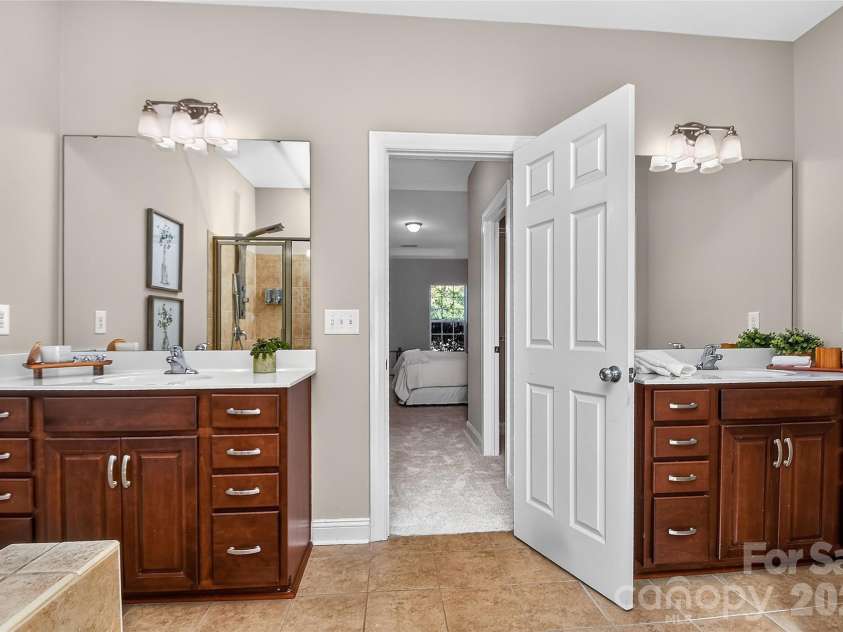 1217 Williamstown Road, Matthews, NC 28105.  MLS# CAR4434245, YatesRealty ID 56945. 